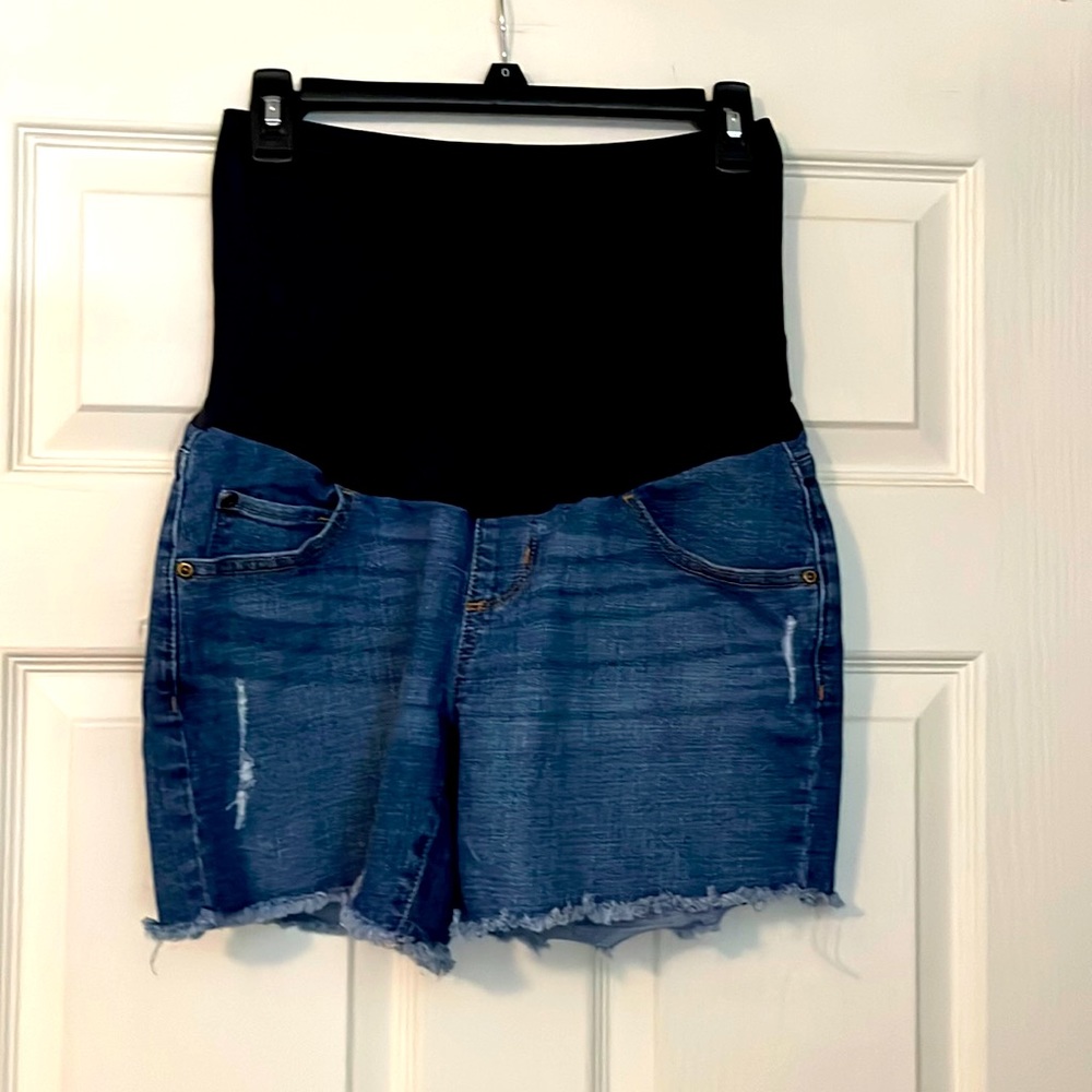 WOMEN’S MATERNITY SHORTS : SIZE 4